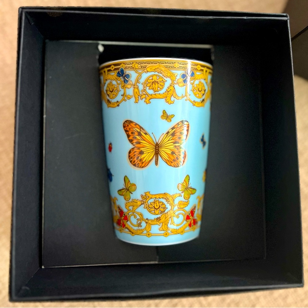 BUTTERFLY GARDEN LE JARDIN DE VERSACE
Mug without handle